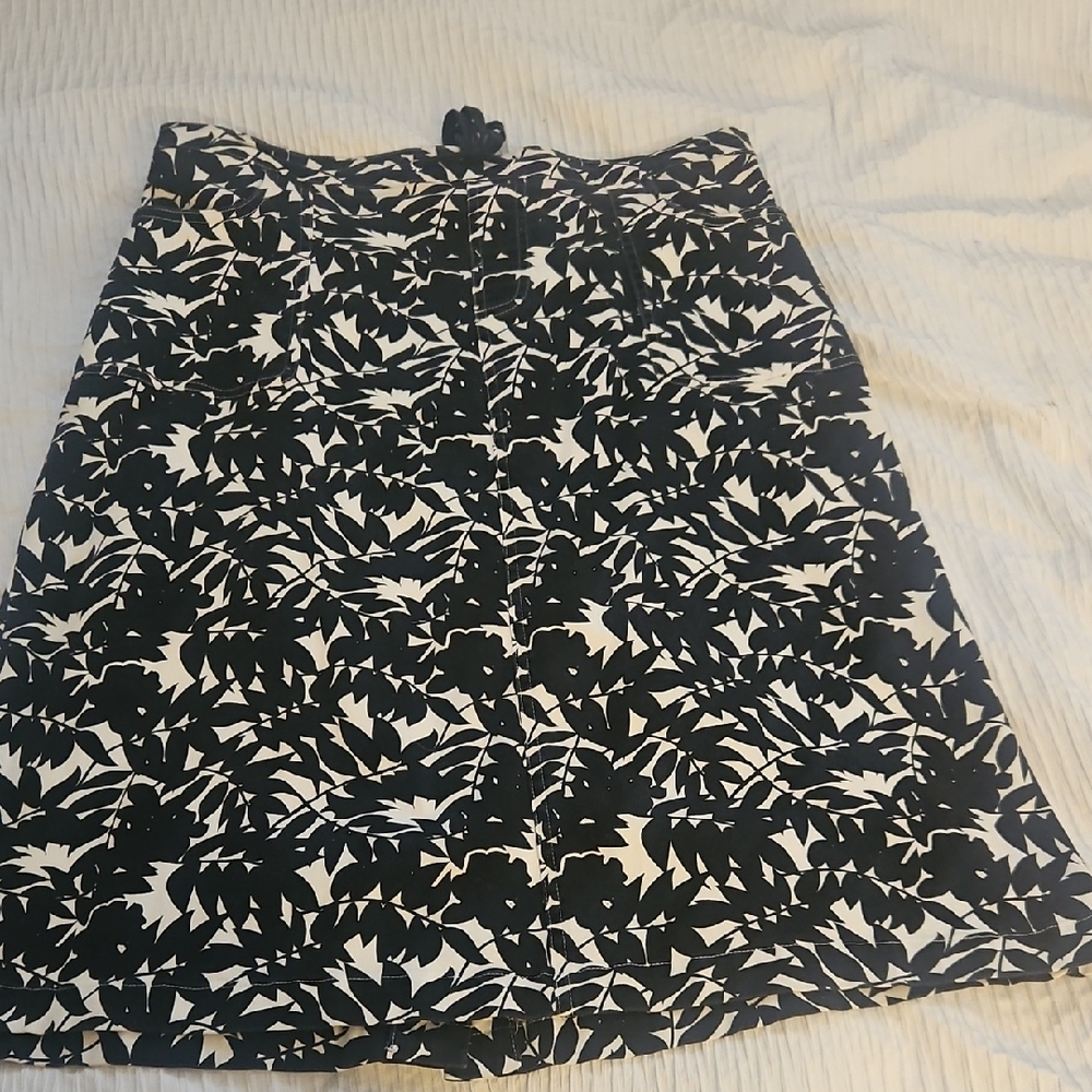 Denim&Co Black and White Leaf Print A-Line Skirt